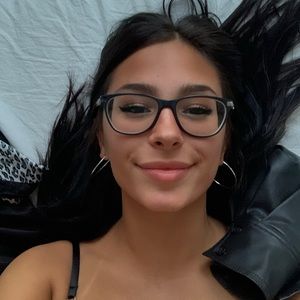 Meet your Posher, Alexandra